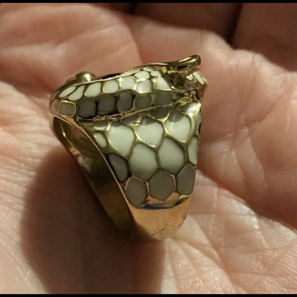 Creamy White & Gold Enamel Owl Ring size 7 - Picture 6 of 8